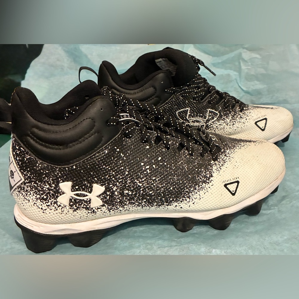 Under Armour Black and White Spotlight Fran RM 2.0 Football Cleats M (9.5)